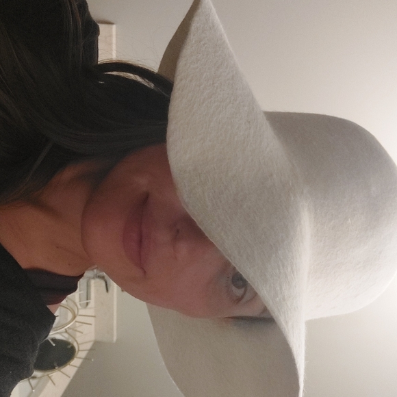 White felted wool wide brim hat - Picture 2 of 7